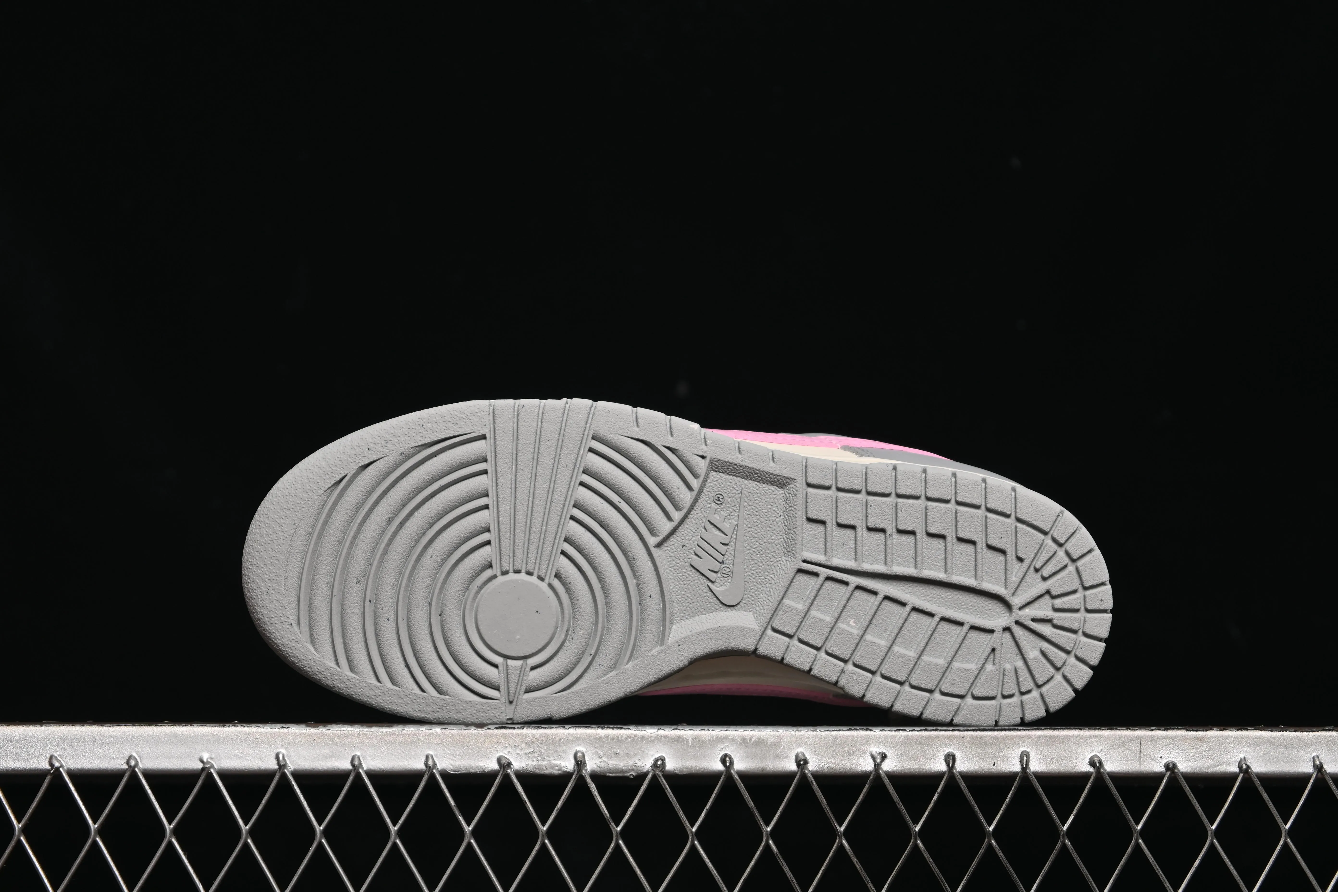 All categories Nk SB Dunk series Nk SB Dunk Low low-top sneakers Nike SB Dunk Low gray pink low-top casual sneakers DD1873-002